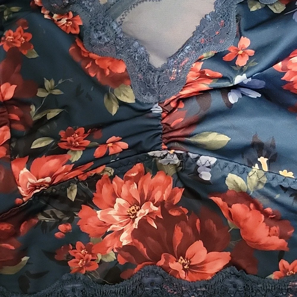 Torrid floral bralette size 4 - Picture 2 of 3